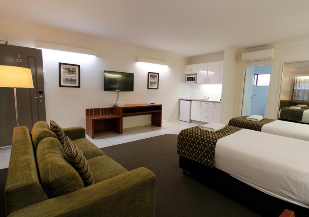 Chinchilla Downtown Motor Inn Bagian luar foto